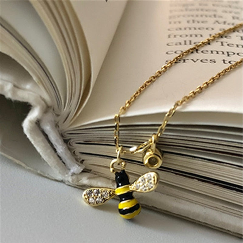 Colar Duplo Abelinha und Ponto de Luz Folheado a Ouro