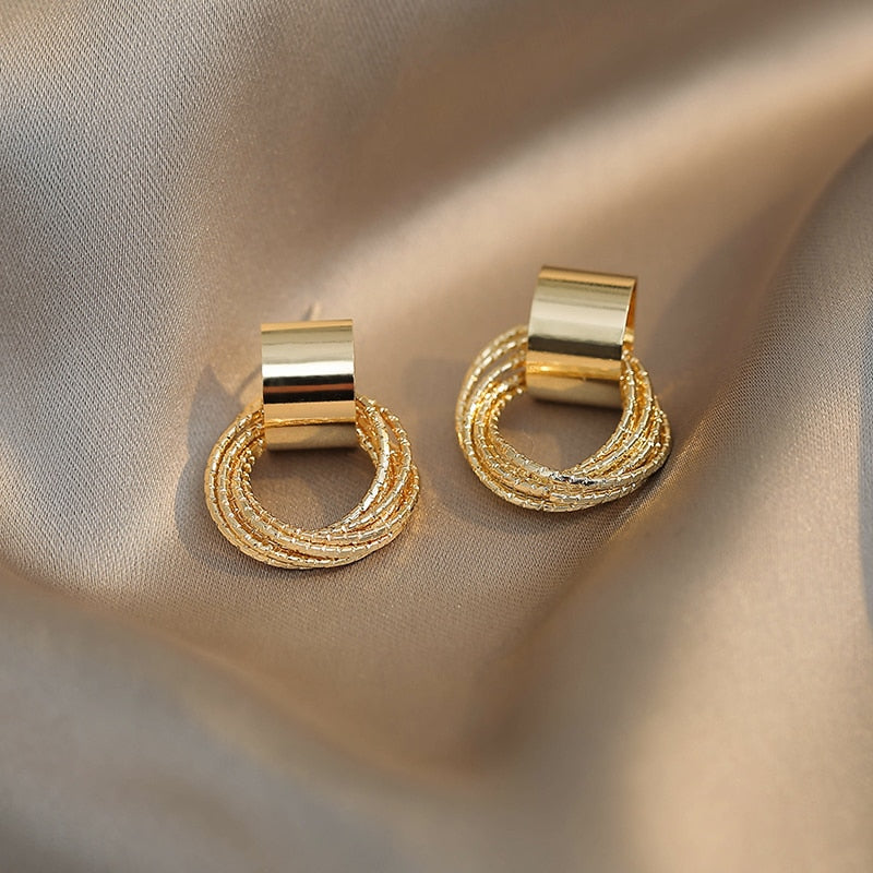Brinco Grace Retro Folehado a Ouro