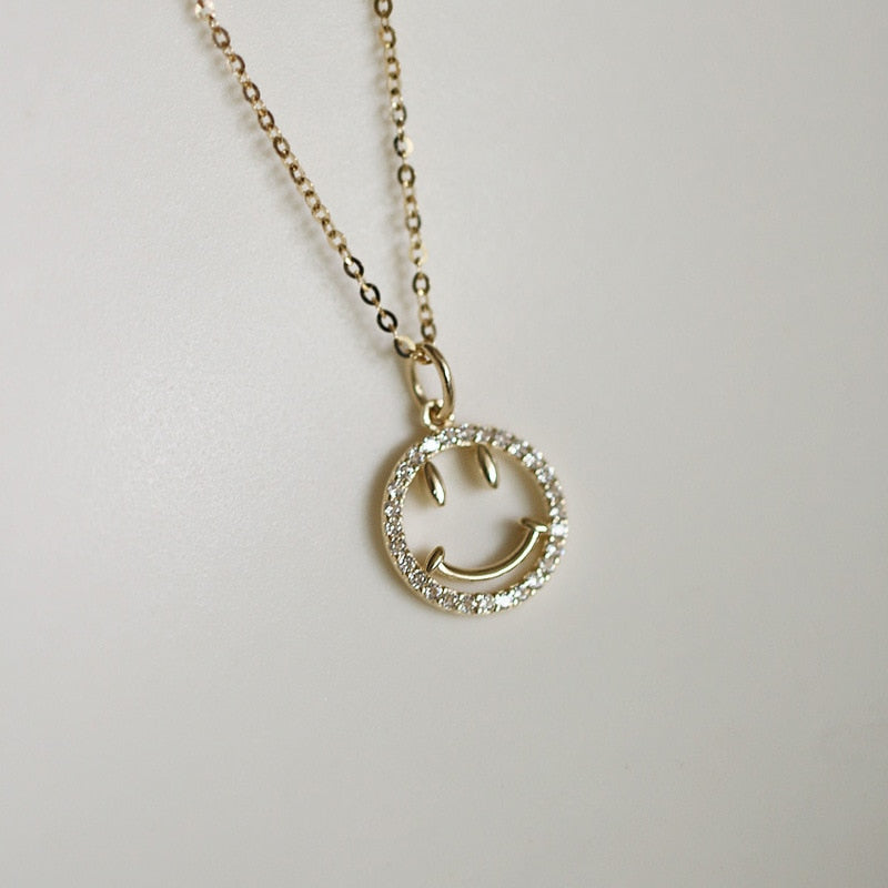 Colar Smile Cravejado em Zircônias Folheado a Ouro