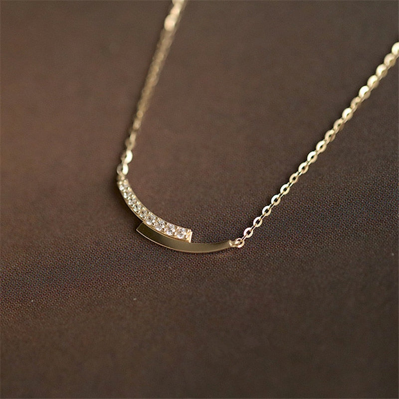 Colar Minimalista Pingente com Zircônias Folheado a Ouro