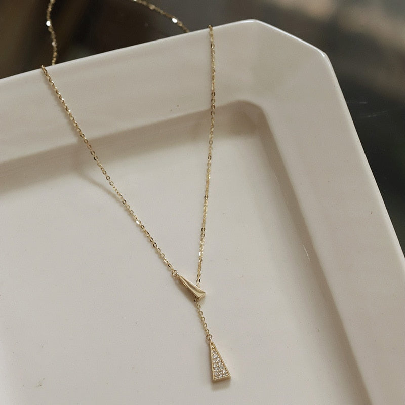 Colar Fashion Minimalista Pingente com Zircônias Folheado a Ouro